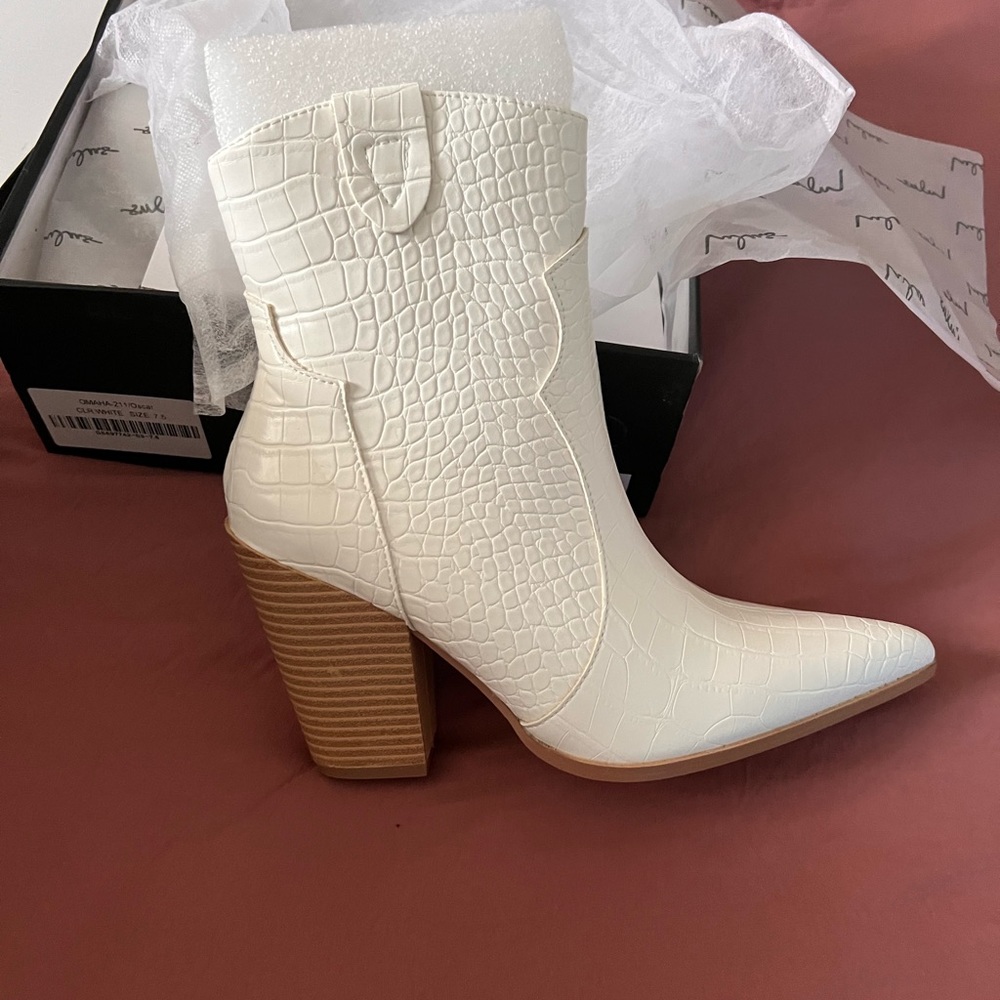 Lulus white cowgirl booties